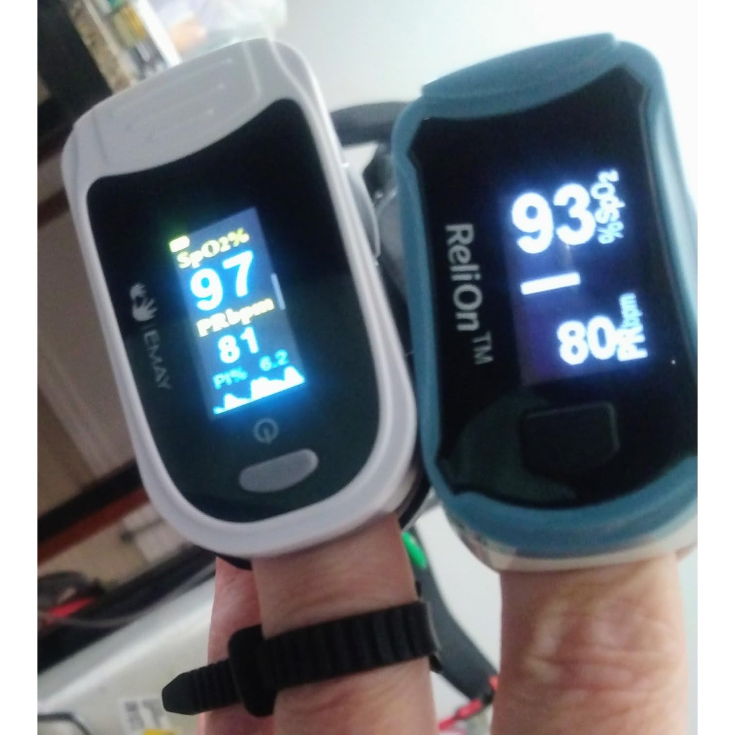 EMAY Sleep Oxygen Monitor Continuous Blood Oximeter with Built-in Recording Overnight Tracking Pulse Rate & Sleep Report